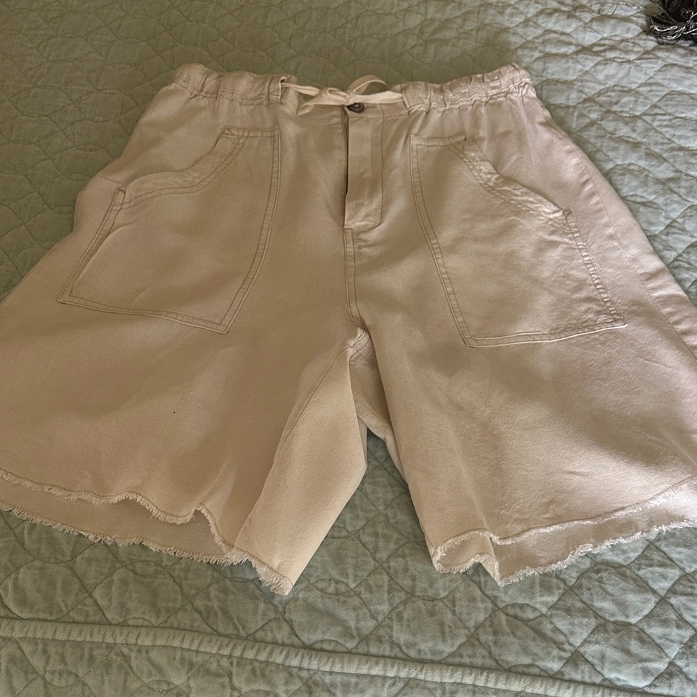 Pilcro Light Tan Women's Shorts